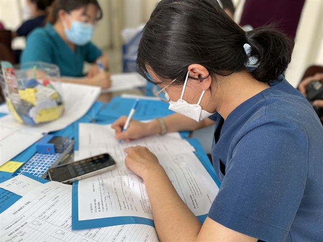 COVID-19 field hospital in HCM City busier as Tết holiday nears